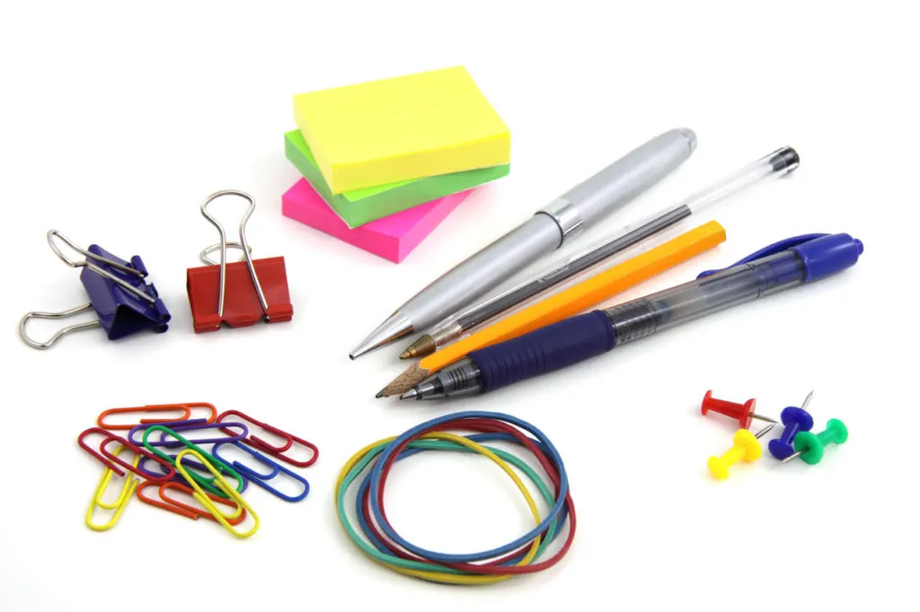 These back to school tips will help you save money on school supplies! School supplies add up - learn how to save money going back to school! 