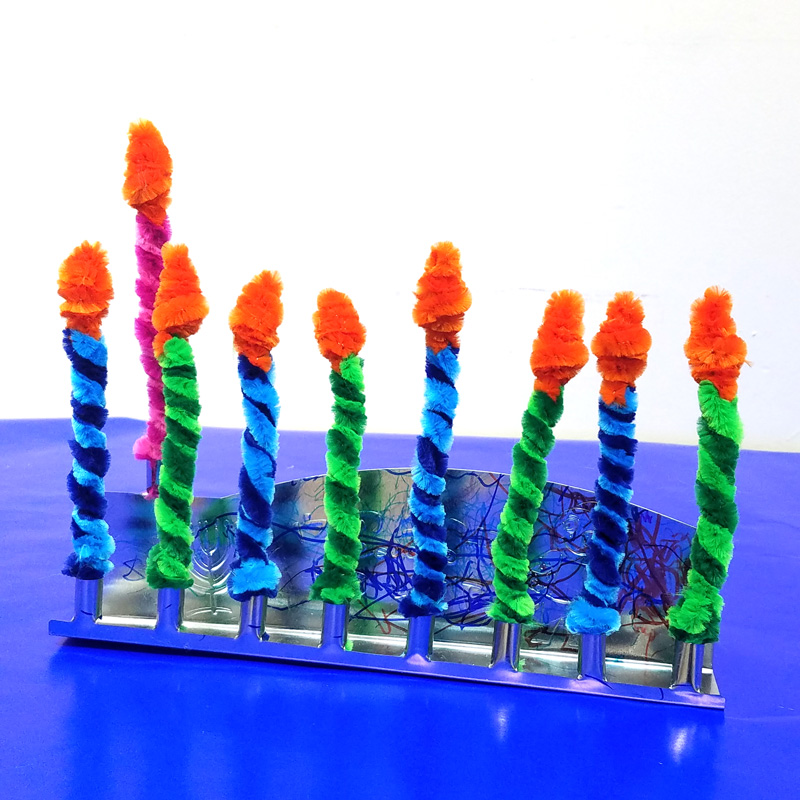 Make these Chanukah candles for kids to keep them safe when lighting the menorah! This fun Hanukkah Craft is a great way to involve your preschooler or toddler with the holiday. #Hanukkah #chanukah