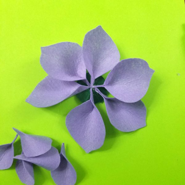 Felt Flowers for Shavuot - Jewish Moms & Crafters