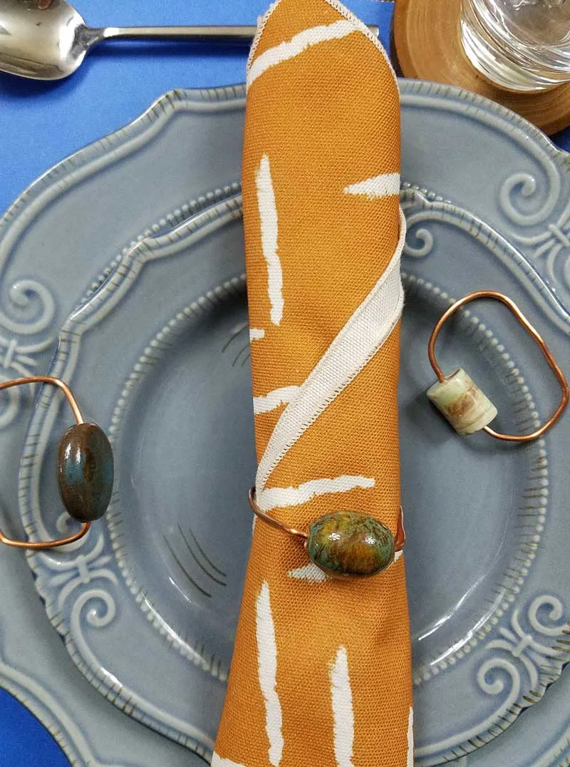 Set your Shabbat table in style with these magnificent DIY napkin rings made from ceramic and copper - that anyone can try! #diy #tablescape #beyondthebalagan