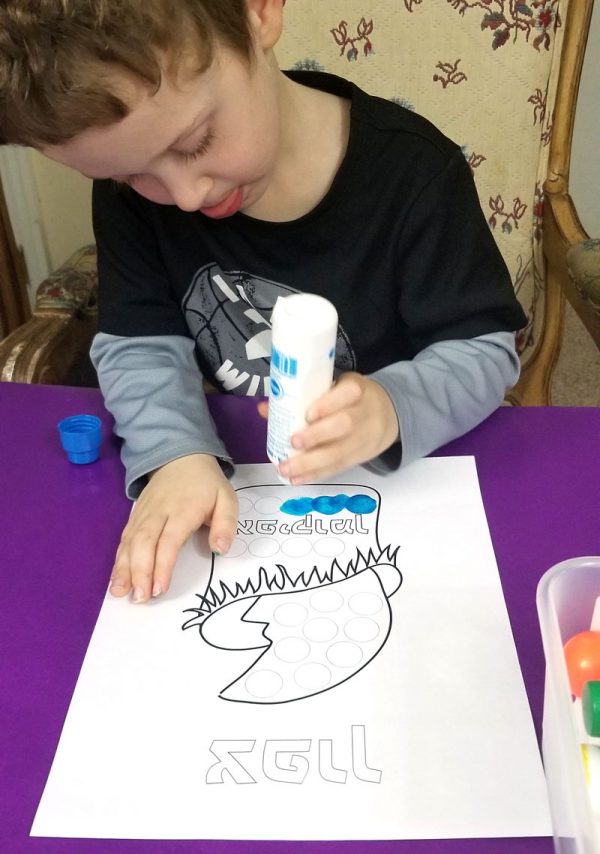 Haggadah for Kids - Easy Printable Do a Dot and Craft!