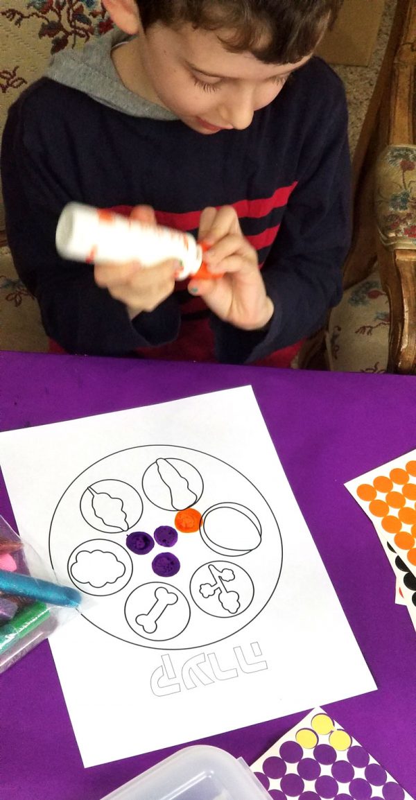 Haggadah for Kids - Easy Printable Do a Dot and Craft!