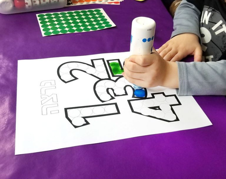 Haggadah for Kids - Easy Printable Do a Dot and Craft!