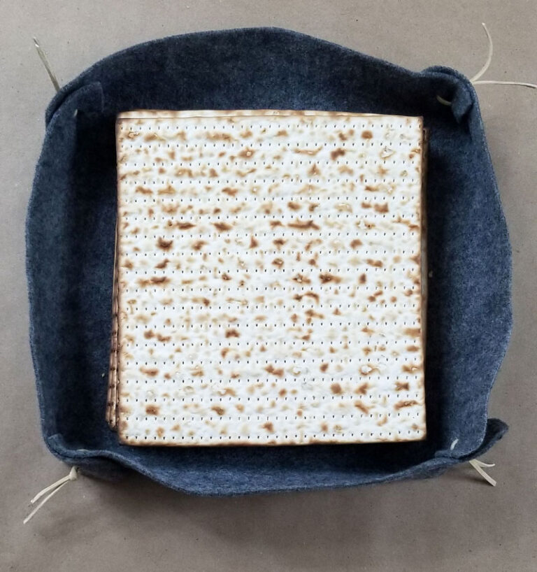 DIY Matzah Tray from Felt
