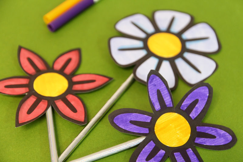 Shavuot Flowers – Color-in Flowers to Print and Craft