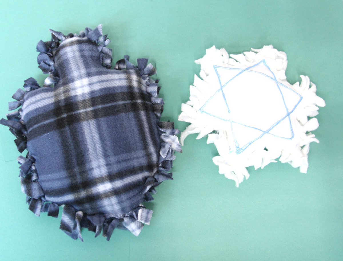 Easy Hanukkah Pillow Craft – No Sew