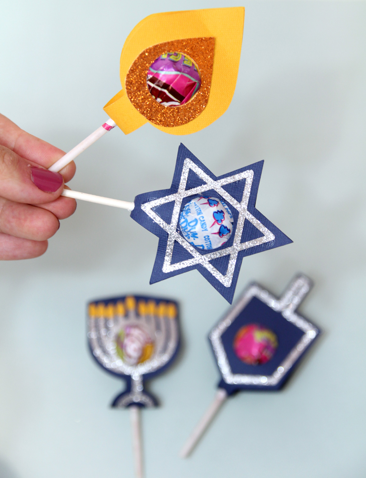 https://jewish.momsandcrafters.com/wp-content/uploads/2022/11/lolly-covers-hanukkah-bundle-3.jpg.webp