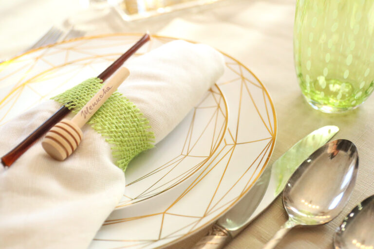 Rosh Hashanah Tablescape – Decor & Gift Ideas!