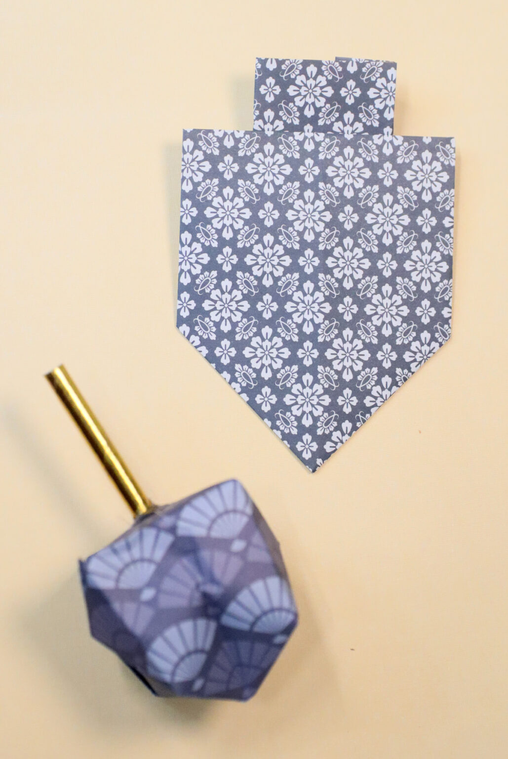 Origami Dreidel 2 Ways: 3D and Flat! - Jewish Moms &amp; Crafters