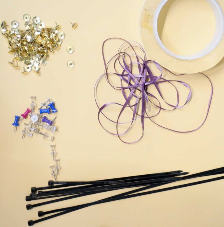 How to hang decorations in a sukkah